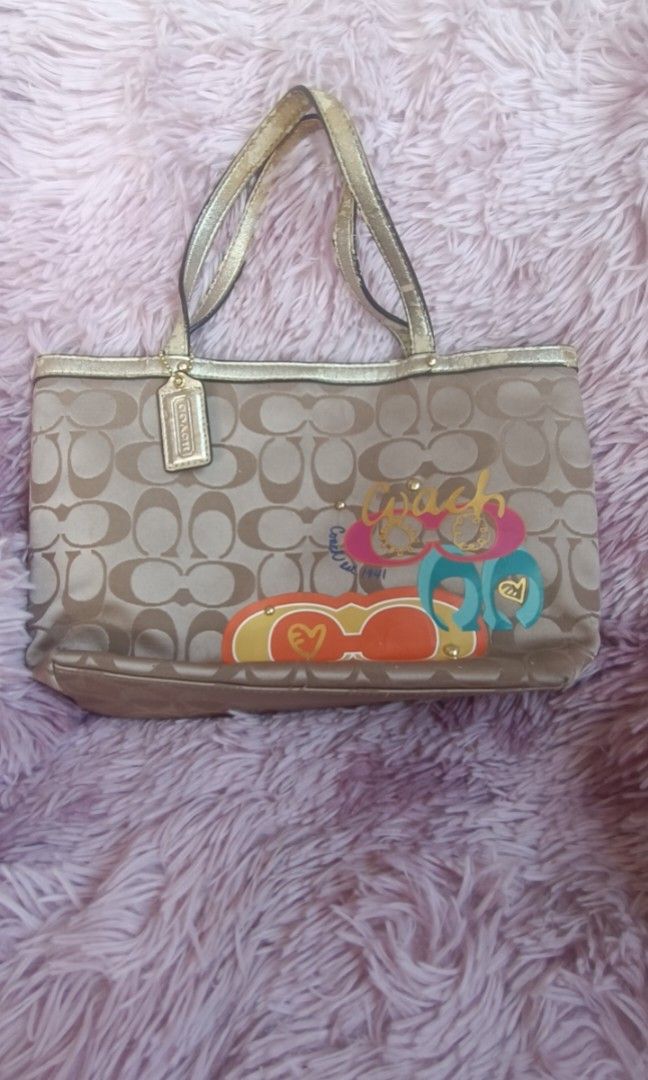 Coach Mini Tote (Category: Luxury Bags & Wallets) located in Taguig. Submitted by wear.us.ph (Listing ID 1299107309, Image 2). Description: bakbak see pics preloved fr Japan.