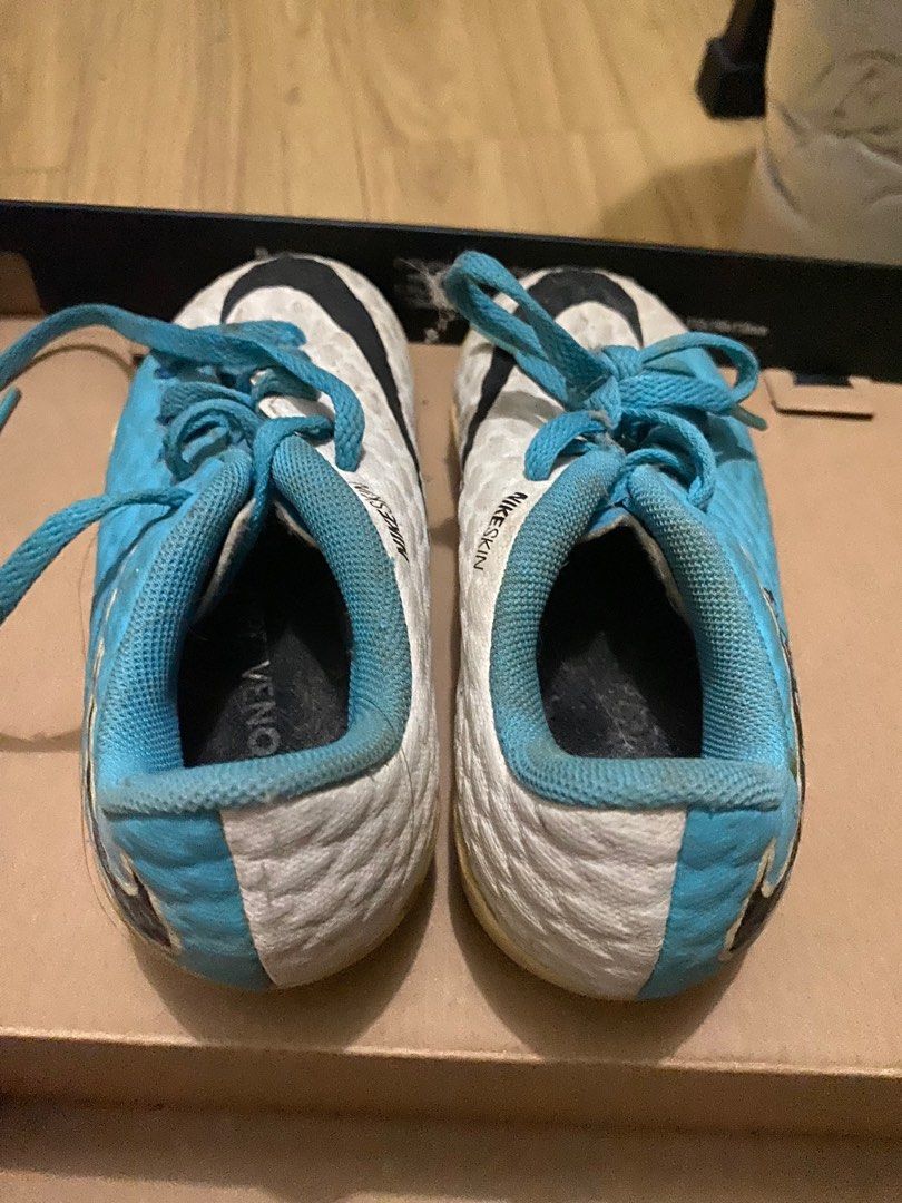 Futsal shoes for kids (Category: Other Sports Equipment and Supplies) located in Mandaluyong City. Submitted by treblaaaaa (Listing ID 1299084916, Image 2). Description: check photo for size.