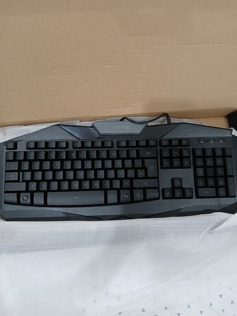 Gaming Keyboard (Category: Computer Keyboard) located in Mandaluyong City. Submitted by arabeaaa (Listing ID 1299031281, Image 3). Description: - Barely used - RFS: Prefer thinner keyboard.