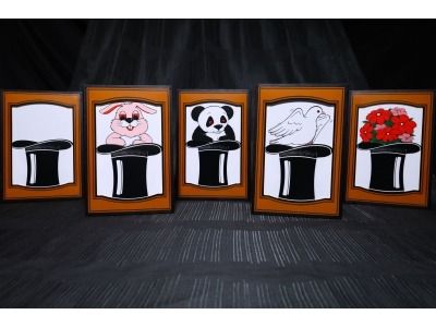 Grandpa's Top Hat by Ton Onosaka (魔術道具 Magic Props) (缺貨) （分類：互動玩具）位於 Hong Kong。 由 MagicBoxHK 提交（商品編號 1299037721，圖片 1）。簡介： Stock level : 0 https://youtu.be/8tTV0XFVk7U?si=JMDExiMjM-VjKyQN The magician displays a framed picture of a magician's top hat. He explains that it belonged to his grandfather, who was also a magician, and offers to show how the magic hat was used. The picture is passed behind the performer's back. When it is brought back int
