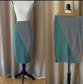 green pattern pencil midi skirt