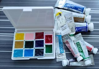 Holbein artists' watercolor  in half pans