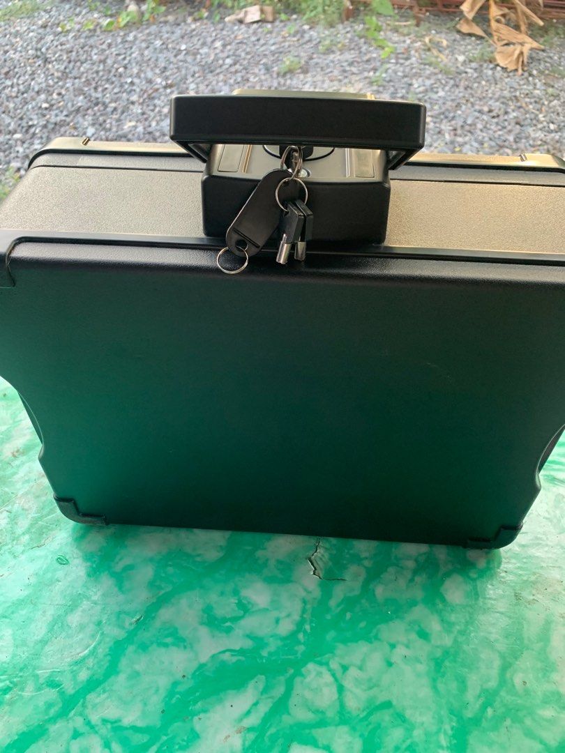 Honeywell waterproof fire chest (Category: Safe) located in Santa Maria. Submitted by gabo.h (Listing ID 1299030907, Image 1). Description: Progammable digital lock Waterproof fire safe 1pc key Lalamove buyer expense Sta maria bulacan location Puede meetup sa manila para sa sure buyer.