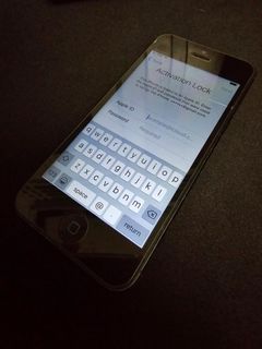 Iphone 5 (Activation Locked)