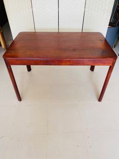 JAPAN SURPLUS FURNITURE 4 SEATERS DINING TABLE  SIZE 47L x 29.5W x 27.5H in inhces  (AS-IS ITEM) IN GOOD CONDITION
