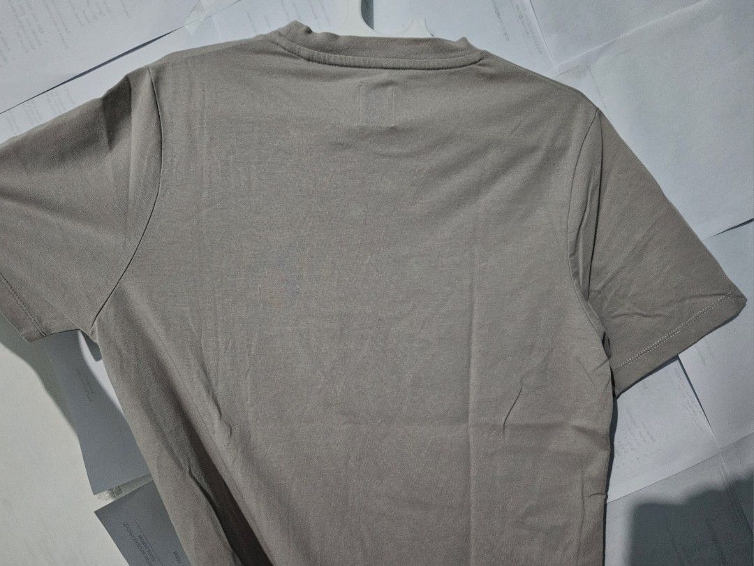 Kaos Polos Pria Warna Beige - L, Fesyen Pria, Pakaian , Atasan di Carousell