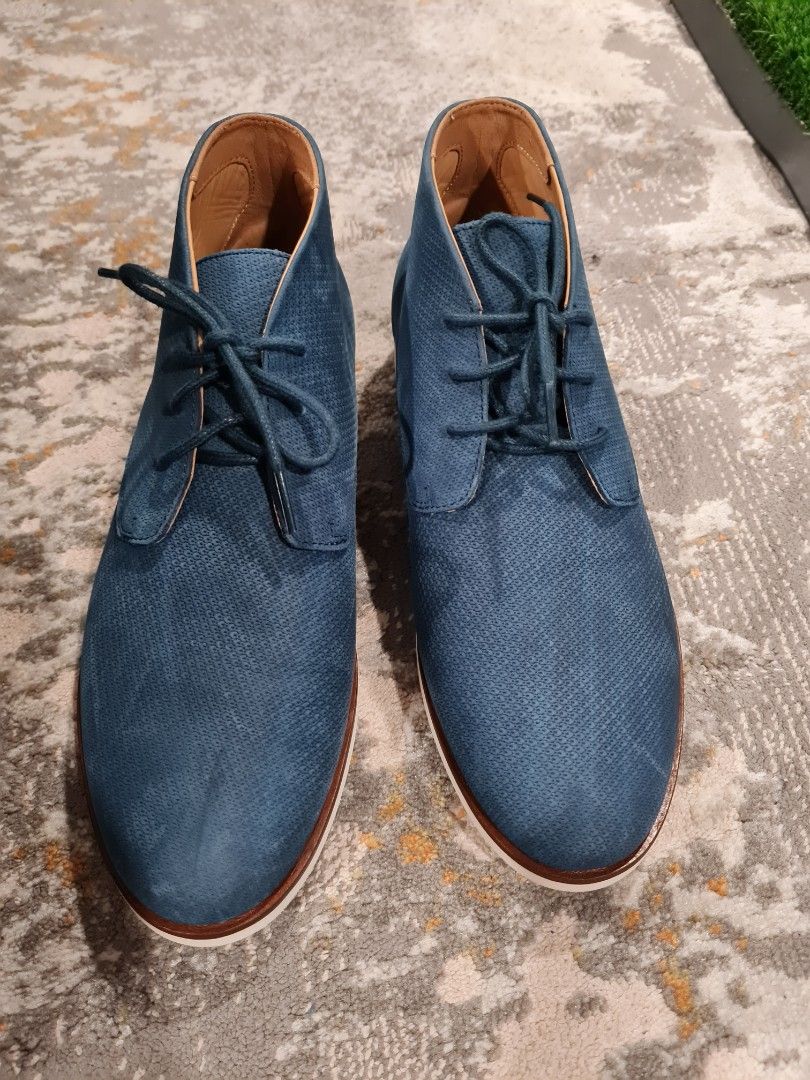 Lacoste Navy Blue Ankle Boots (Category: Casual Shoes) located in Quezon City. Submitted by ricac. (Listing ID 1299051316, Image 3). Description: Lacoste Navy Blue Ankle Boots US 8.5 UK 7.5.