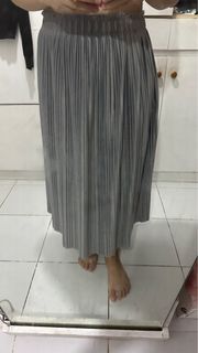 long pleated skirt grey