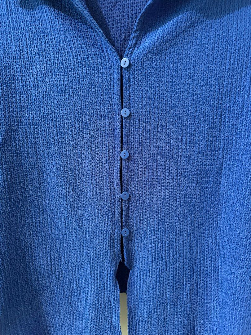 Mango Top (Category: Blouses) located in Taytay. Submitted by chie2022 (Listing ID 1298956721, Image 3). Description: Original Bought from Mango Store Good as new Worn twice Hindi po magka-overlap yung tela sa button area. Magkadikit lang sila (please see photos) I used to wear this with tube bra. .