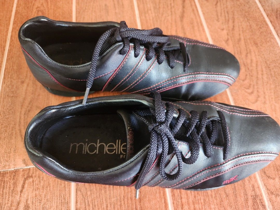 Michelle k skechers top