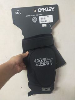 Oakley Factory Pilot Knee Guard protection support Pads MTB mountain bike Donwhill Enduro Original 

Size M/L