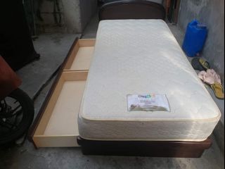 Single bed with drawers and matress with free bedsheet japan made