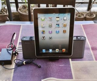 Sony RDP-M15iP Speaker Dock for iPod and iPhone🎸 🎸FREE -Apple iPad 1st Generation 32GB A1219