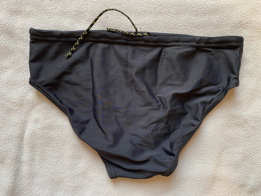 Speedo swimming briefs 8cm size 30 trunks (Category: Water Sports) located in Santa Rosa. Submitted by fbn16 (Listing ID 1299053420, Image 3). Description: Genuine speedo Pilling issue see photos 8 cm.