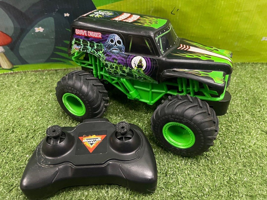 Spin Master RC 1:24 Scale Grave Digger Monster Truck With Remote Control  Tested, Hobbies & Toys, Toys & Games on Carousell