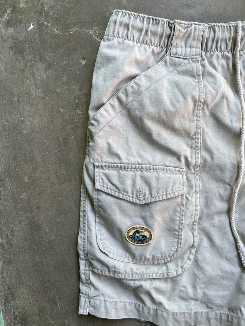 Tommy Bahama big pocket shorts (Category: Shorts) located in San Pedro. Submitted by hael_ (Listing ID 1298980428, Image 2). Description: Waits: 36-32 Length: 20 Leg opening: 13.