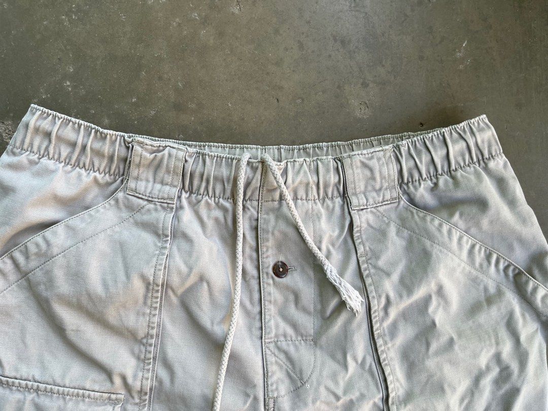 Tommy Bahama big pocket shorts (Category: Shorts) located in San Pedro. Submitted by hael_ (Listing ID 1298980428, Image 3). Description: Waits: 36-32 Length: 20 Leg opening: 13.