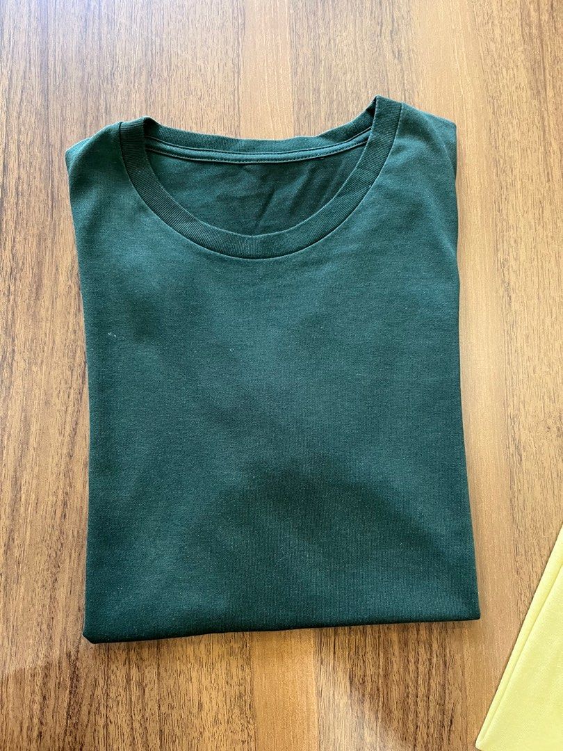 Uniqlo Basic Tee (Category: Tshirts & Polo Shirts) located in Ampang. Submitted by wanrushdi (Listing ID 1298985691, Image 3). Description: Pit 19 Length 25 No holes Fabric in good condition Selling two for 20 .