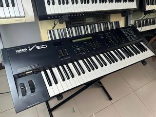 Yamaha V50 Digital Workstation 110V FM Synthesizer Keyboard Piano