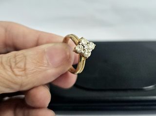 18k ring with diamonds