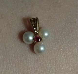 Akoya Pearl with ruby in 18k setting pendant (Japan gold)