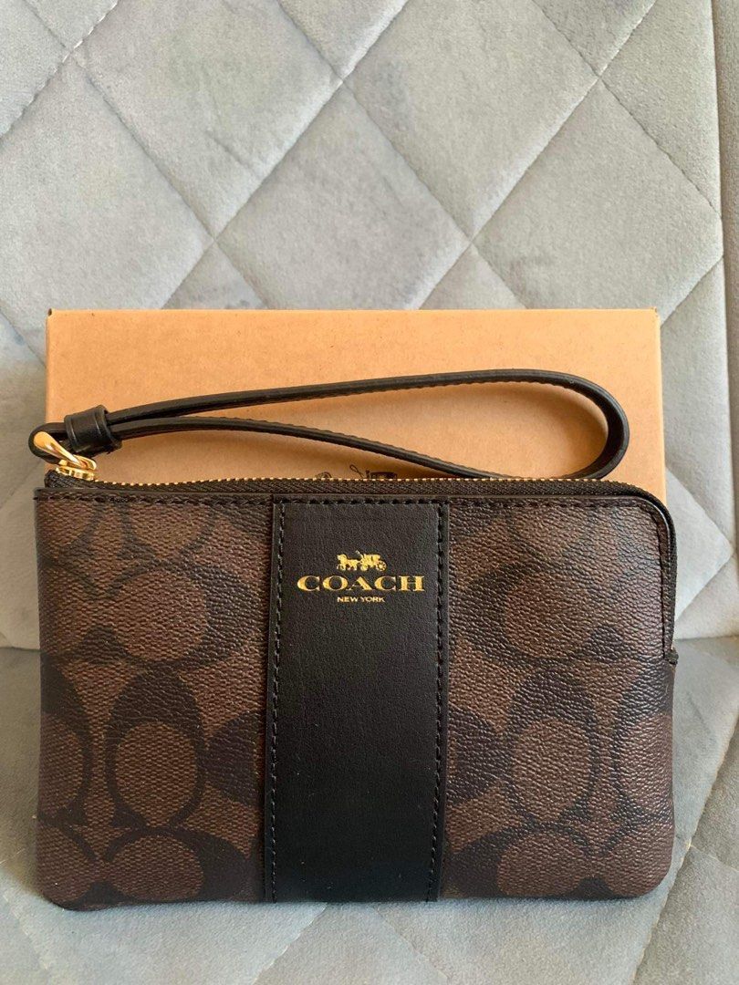 Bnew Coach Wristlet Small (Category: Luxury Bags & Wallets) located in Cagayan de Oro. Submitted by borse_de_amore (Listing ID 1296316154, Image 2). Description: Bnew Coach Wristlet Small Guaranteed Fresh & Orig Frm US Complete w/ Box, Paperbag & Cards perfect panregalo 🏷️2,880.