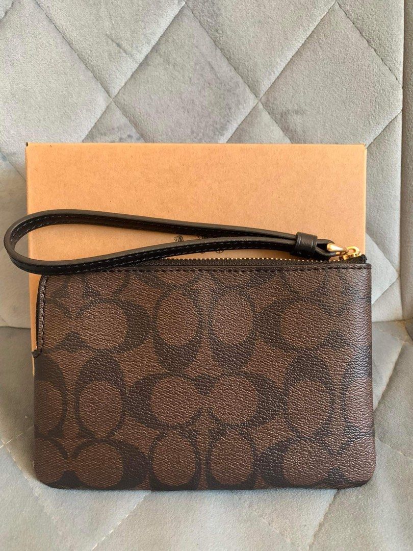 Bnew Coach Wristlet Small (Category: Luxury Bags & Wallets) located in Cagayan de Oro. Submitted by borse_de_amore (Listing ID 1296316154, Image 3). Description: Bnew Coach Wristlet Small Guaranteed Fresh & Orig Frm US Complete w/ Box, Paperbag & Cards perfect panregalo 🏷️2,880.