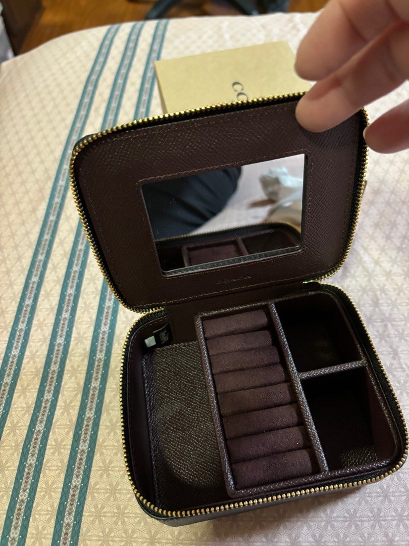 Coach jewelry box (Category: Luxury Bags & Wallets) located in Mandaluyong City. Submitted by dsc0313 (Listing ID 1296315692, Image 2). Description: .