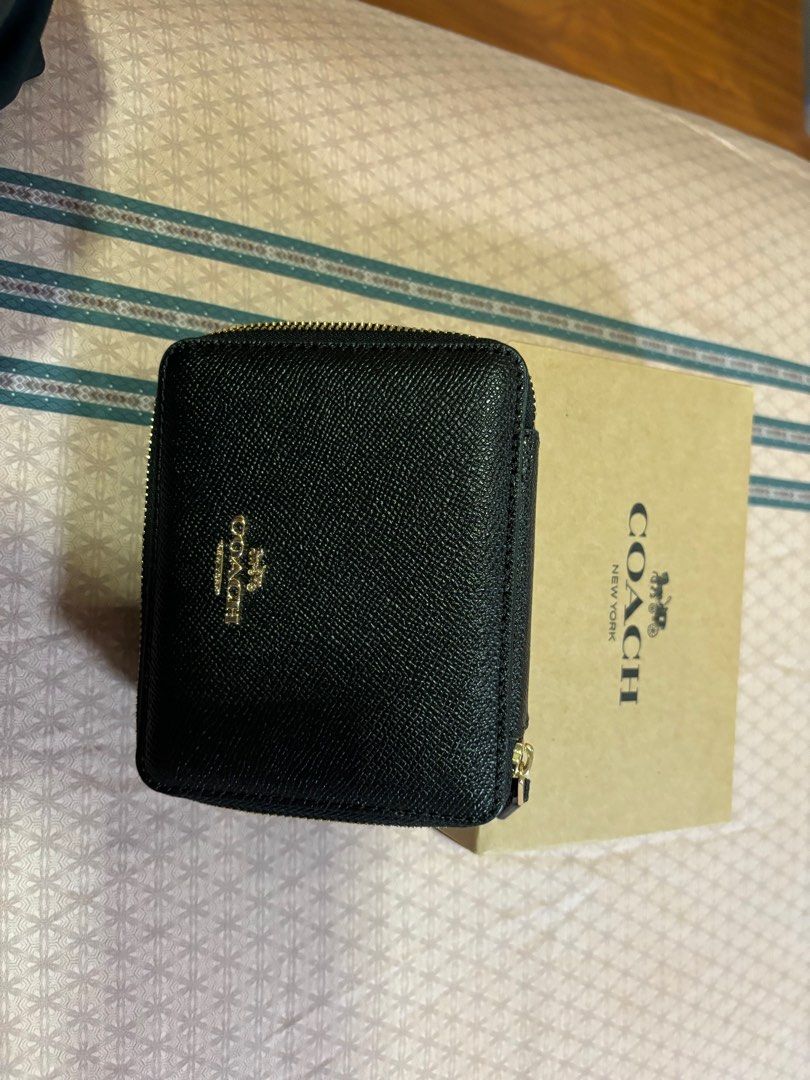 Coach jewelry box (Category: Luxury Bags & Wallets) located in Mandaluyong City. Submitted by dsc0313 (Listing ID 1296315692, Image 1). Description: .