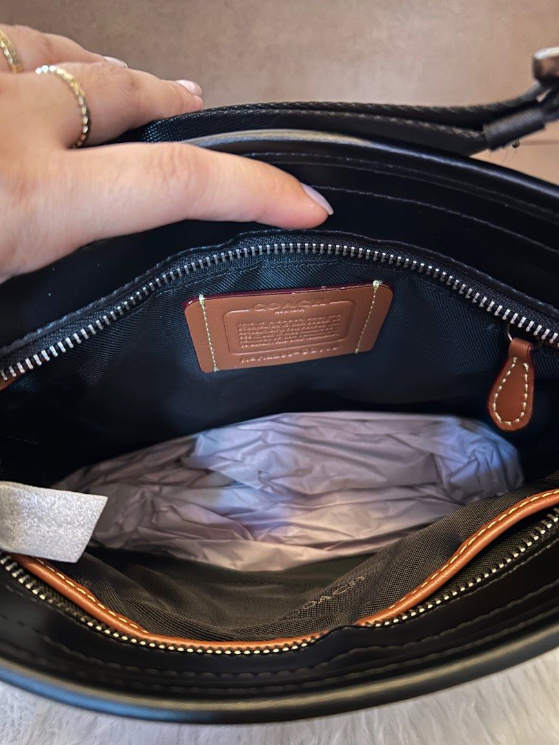Coach mens gotham xbody (Category: Luxury Bags & Wallets) located in Las Pinas. Submitted by yhn_boutique (Listing ID 1296341262, Image 2). Description: 📌Actual pic posted 📌cod via lalamove/ grab 📌J&T pay today ship today 📌 complete inclusions .