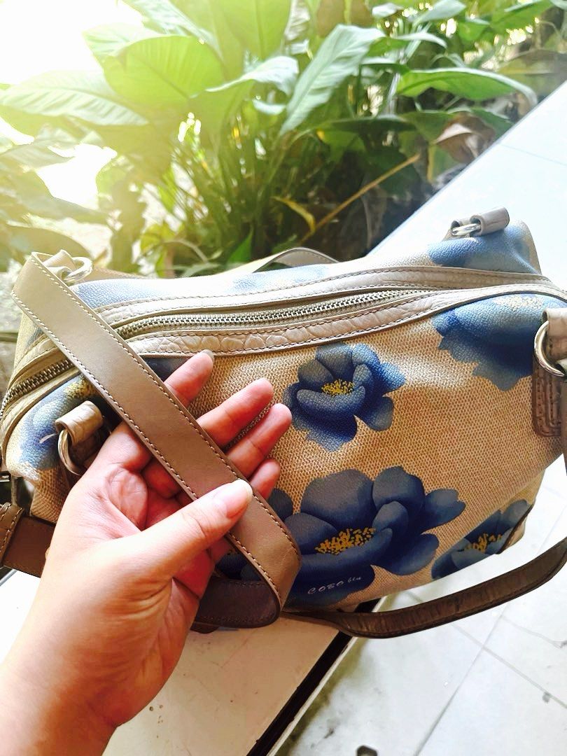 Cobo Blu PAMIGAY SALE (Category: Luxury Bags & Wallets) located in Plaridel. Submitted by rarefindlux (Listing ID 1296272991, Image 3). Description: Cobo Blue sling is provided.