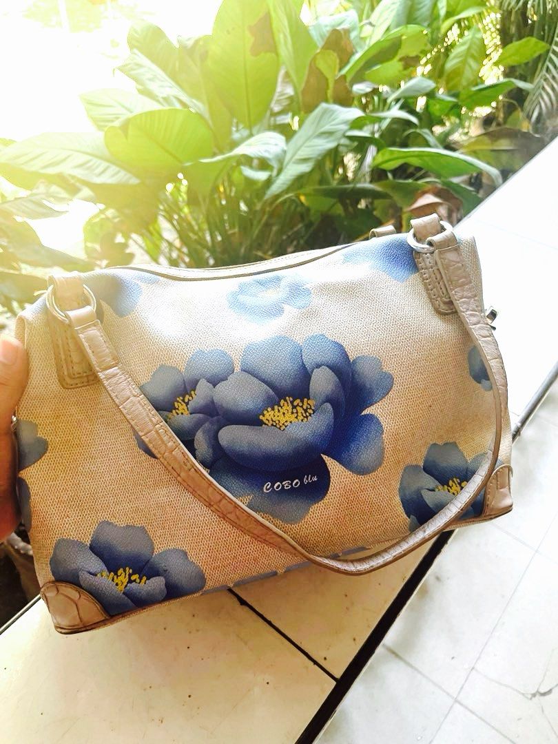 Cobo Blu PAMIGAY SALE (Category: Luxury Bags & Wallets) located in Plaridel. Submitted by rarefindlux (Listing ID 1296272991, Image 2). Description: Cobo Blue sling is provided.
