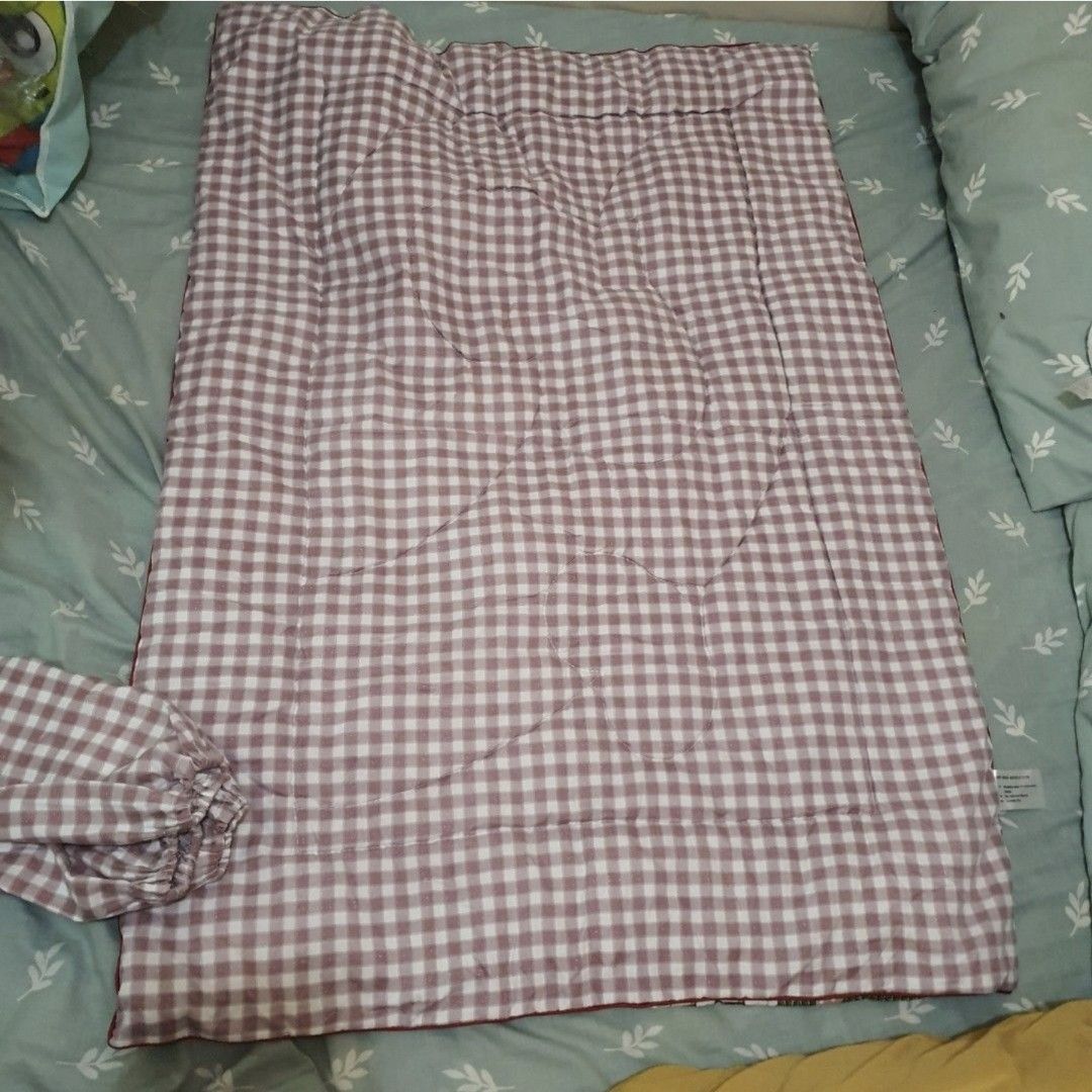 Crib bedding set, crib bumper, baby comforter (Category: Cots & Cribs) located in Baguio. Submitted by j.palette (Listing ID 1262054438, Image 3). Description: includes 2 sets set 1 crib bumper 2 baby comforter 2 bolster case set 2 reversible comforter 2 bolster case shop ee check out for COD, additional 7.5%.