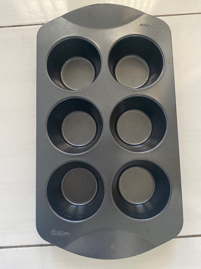 Cupcake Tray (Category: Bakeware) located in Las Pinas. Submitted by babymeteor2018 (Listing ID 1296302267, Image 1). Description: .