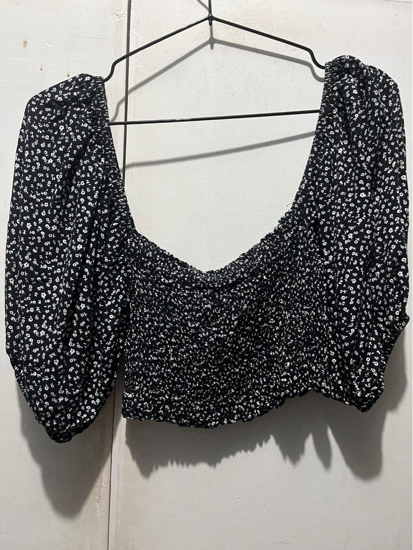 Forever 21 Black & White Puff Sleeve Top (Category: Blouses) located in Quezon City. Submitted by somedaze (Listing ID 1296353490, Image 2). Description: PLEASE READ EVERYTHING FIRST ‼️ Forever 21 Black & White Puff Sleeve Top SIZE M ON TAG Color: Black & White Flowers Garterized/smocked front and back with puffy sleeves MEASUREMENTS LAID FLAT: Width - 10 inches (Again, both front and back are smocked/garterized so this is just the starting measu