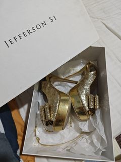 Formal gold shoes