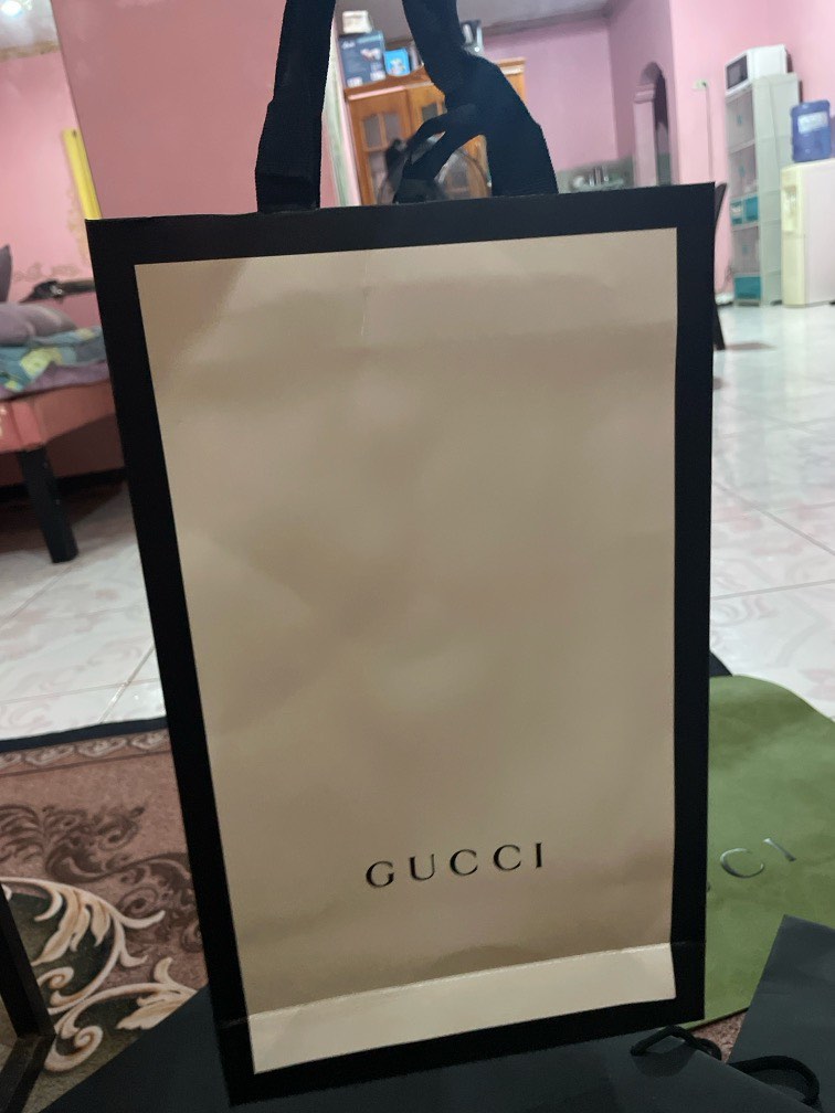 Gucci paper bag store