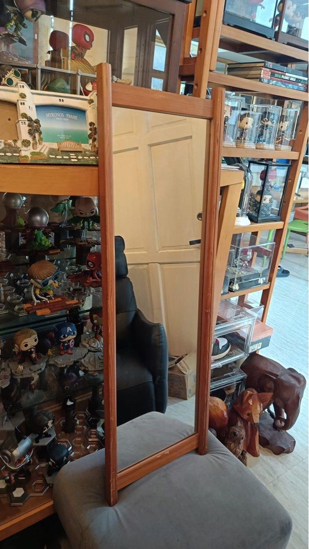 Hanging mirror (Category: Mirrors) located in Quezon City. Submitted by matetdevis13 (Listing ID 1296338583, Image 3). Description: Solid wood hanging mirror Price : 2000 42 x 15 inches In good condition Code rusdha.