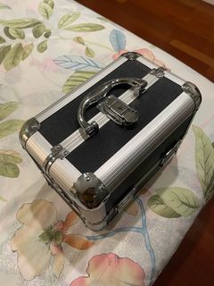 (Category: ) located in . Submitted by shopherepls123 (Listing ID 1296351388, Image 1). Description: .