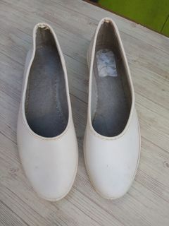 Lady white shoes