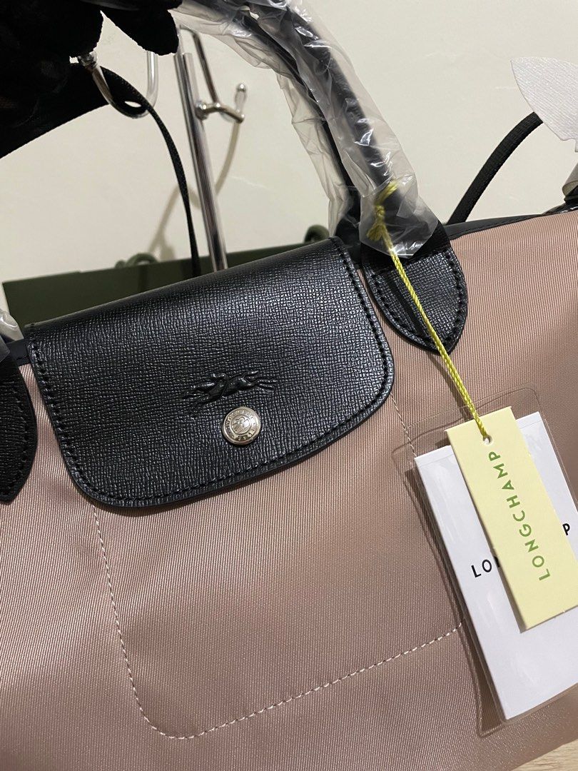 Longchamp energy small (Category: Luxury Bags & Wallets) located in Cabuyao City. Submitted by luxbymishy (Listing ID 1296393675, Image 3). Description: Brand new complete inclusions Guaranteed original.