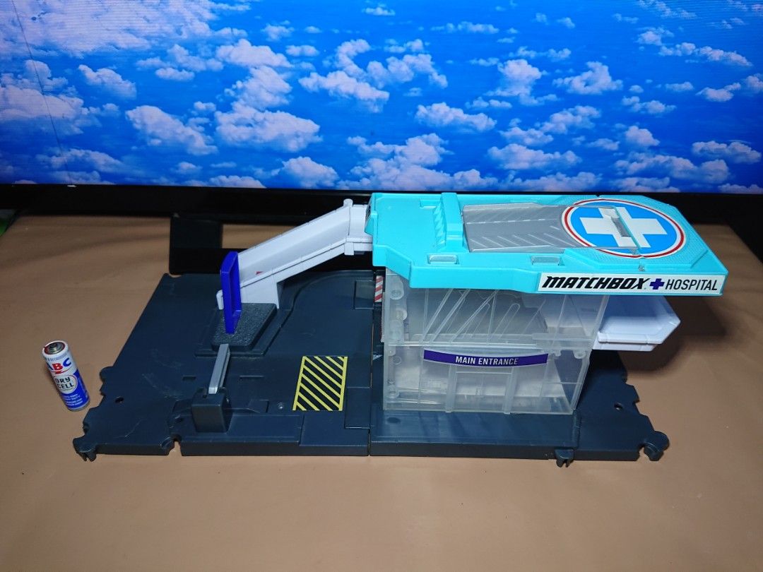 Matchbox Hospital diorama, Toys & Collectibles, Mainan di Carousell