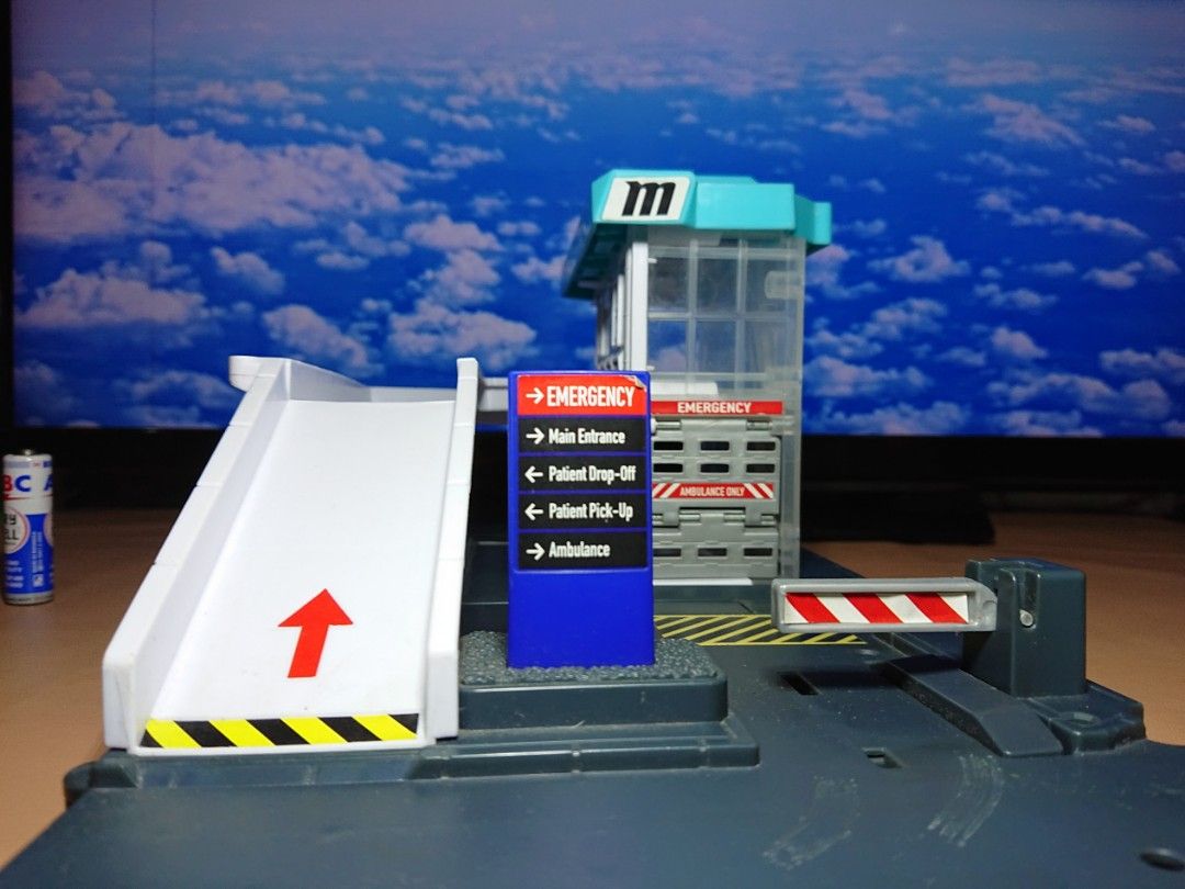 Matchbox Hospital diorama, Toys & Collectibles, Mainan di Carousell