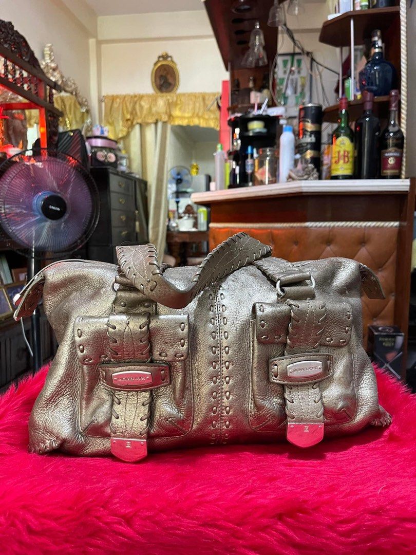 Mk shoulder bag (Category: Luxury Bags & Wallets) located in Calamba. Submitted by angelspetdogs (Listing ID 1296260743, Image 1). Description: Preloved original mk shoulder bag with sign of usage .