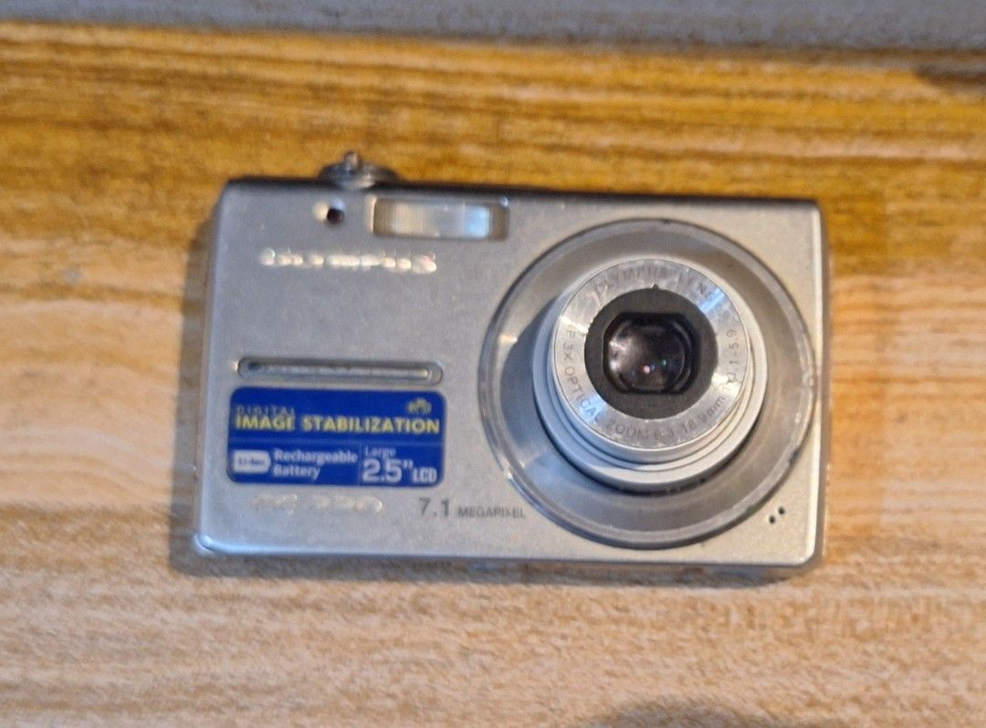 Olympus Digital Camera FE 230 (Category: Cameras) located in Caloocan City. Submitted by sofiiiqq (Listing ID 1296341698, Image 1). Description: With Battery New Chargable still turns on, screen is fine all buttons work issue: blurry image only.