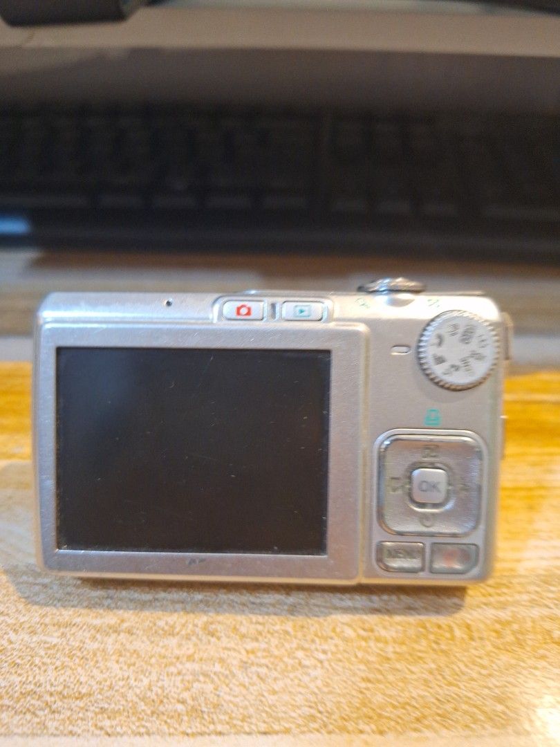 Olympus Digital Camera FE 230 (Category: Cameras) located in Caloocan City. Submitted by sofiiiqq (Listing ID 1296341698, Image 2). Description: With Battery New Chargable still turns on, screen is fine all buttons work issue: blurry image only.