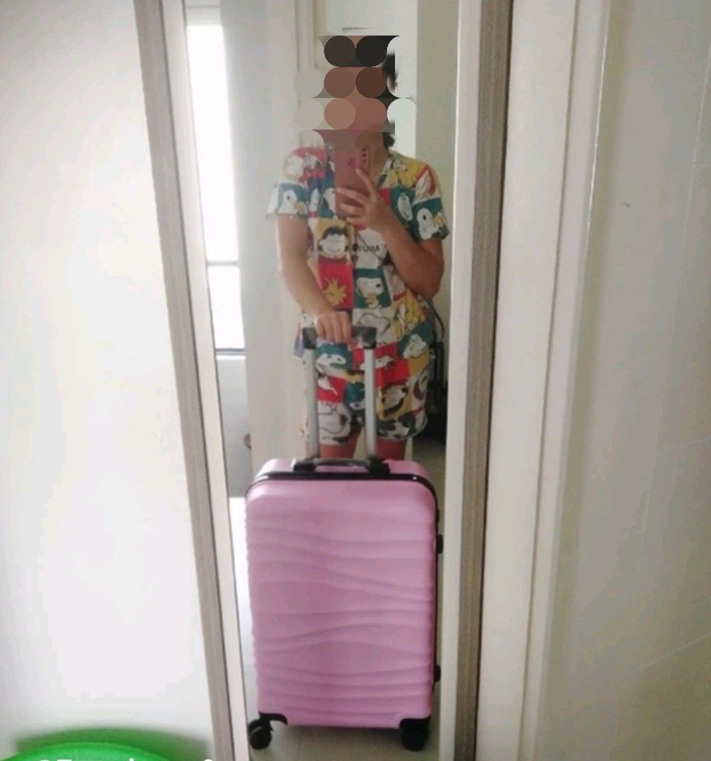 Pink Luggage (Category: Luggage) located in Manila. Submitted by prettyme101395 (Listing ID 1296383885, Image 3). Description: Sobrang ganda personal Use once Pass as brandnew 24Inches fix price napo Pink color.