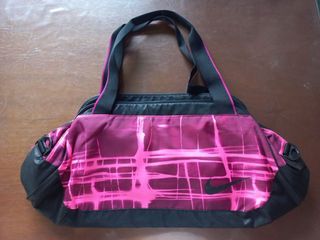 Preloved Nike pink and purple sports bag (no shoulder strap)