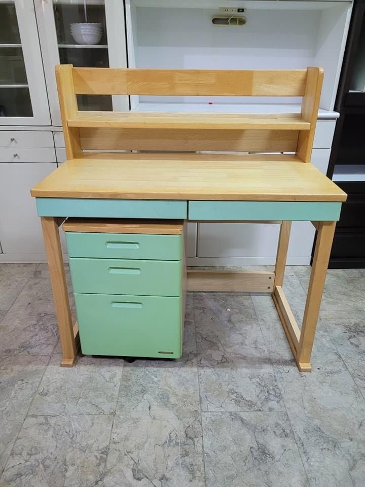 Study table set Japan surplus (Category: Tables & Sets) located in Manila. Submitted by Hezcki (Listing ID 1296310310, Image 2). Description: .
