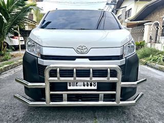 Toyota Hiace 2.8 deluxe 2022 Commuter 14-Seater mt 2021 2023 Manual